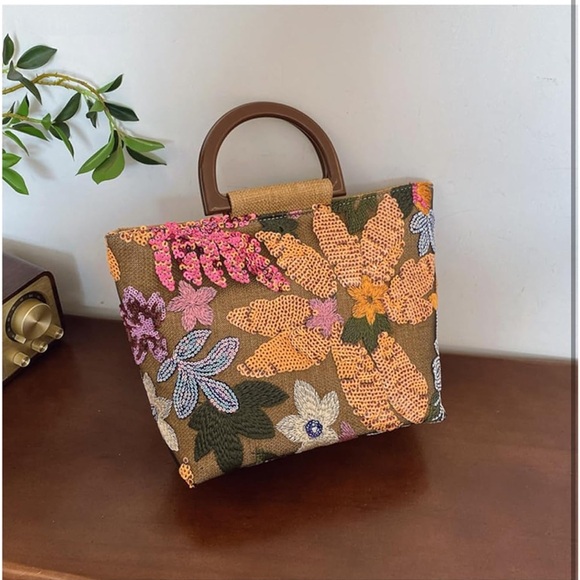 $5 START ⭐️ Floral Embroidered Tote Bag - Picture 1 of 4